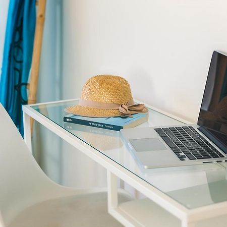 4 Bedroom Apartment On The Beach 特拉维夫 外观 照片