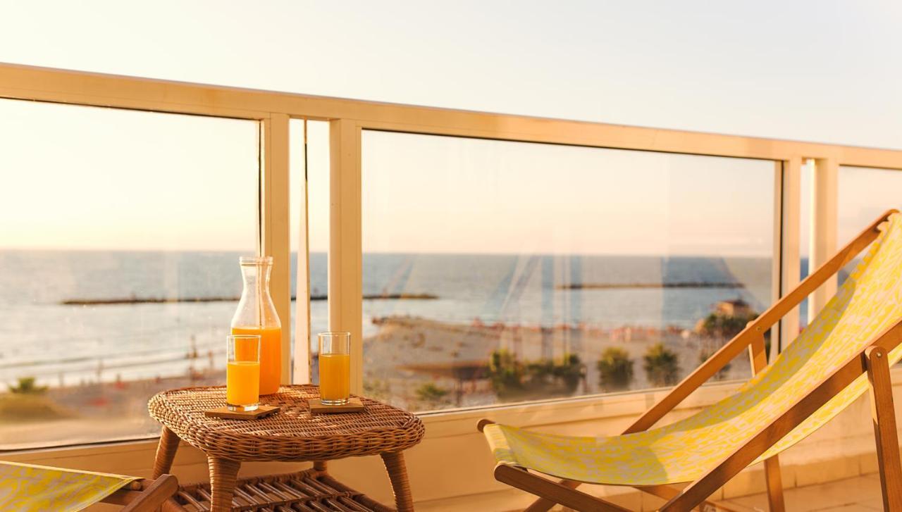 4 Bedroom Apartment On The Beach 特拉维夫 外观 照片